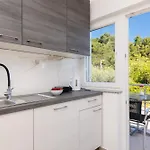 Apartament Sara *