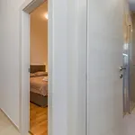 Apartament Sara *
